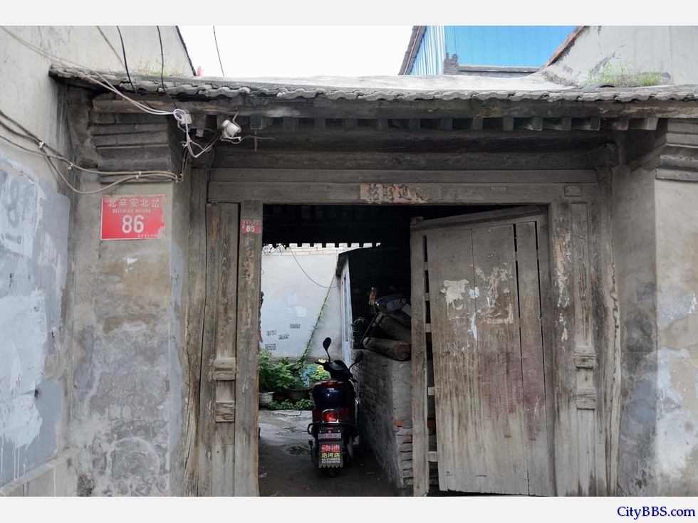 北京虽然位居“第一世界”，但仍然存在贫富差距的问题