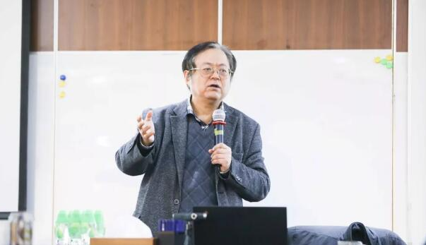 魏加宁：中国经济面临僵尸化