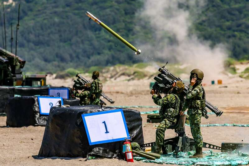 “毒刺”肩扛便携式防空导弹