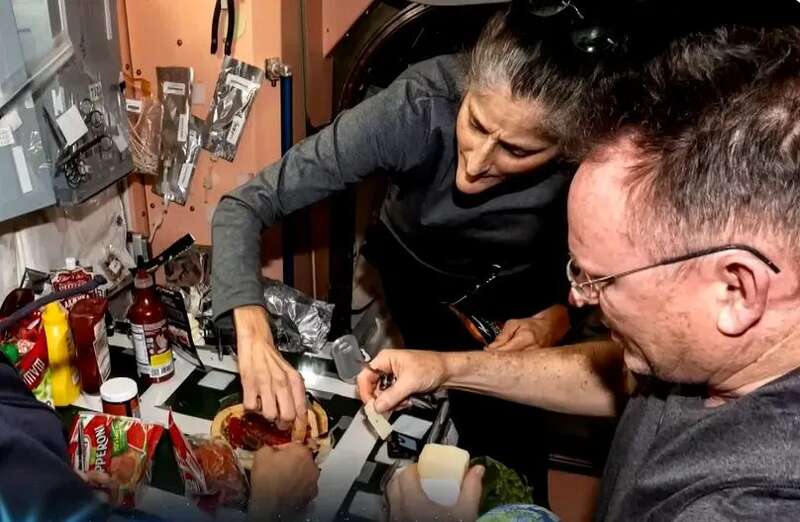 威廉斯（左）滞留期间看起来特别瘦
