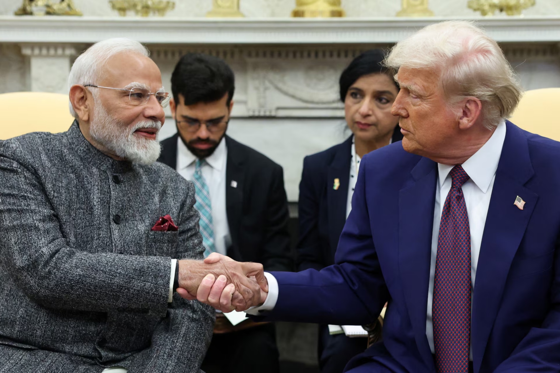 2025年2月13日，美国总统唐纳德·特朗普和印度总理纳伦德拉·莫迪在美国华盛顿特区的白宫握手 ...